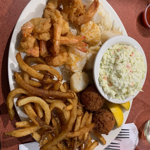 We had oysters on half shell plus shrimp & scallop combo. All choices can be fried, blackened or broiled. Fresh, well prepared, GREAT service. LOVED it!