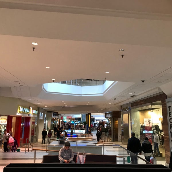 12/26/2017 tarihinde Tony D.ziyaretçi tarafından Oak Park Mall'de çekilen fotoğraf