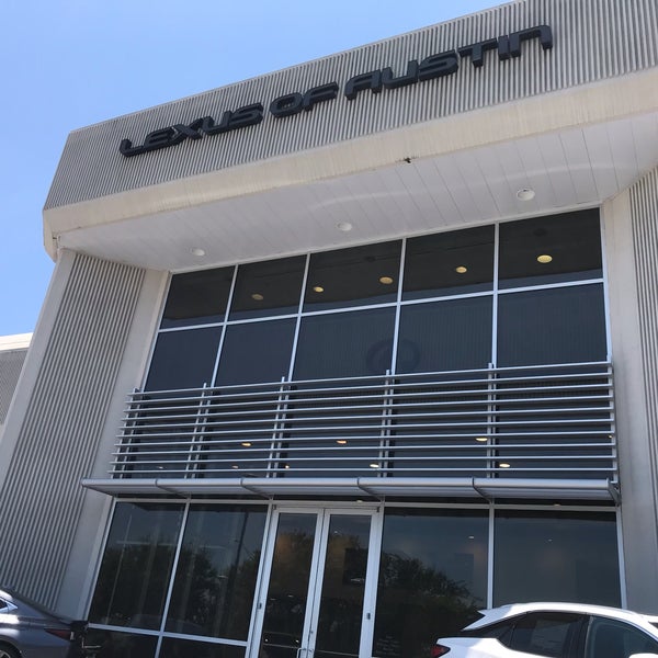 Foto tomada en Lexus of Austin  por Tony D. el 6/19/2019