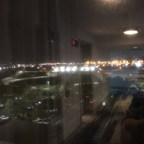Foto scattata a Miami Airport Marriott da Tony D. il 4/12/2019