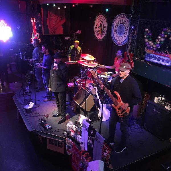 12/13/2019 tarihinde Cary Ann F.ziyaretçi tarafından Bourbon Street Blues and Boogie Bar'de çekilen fotoğraf