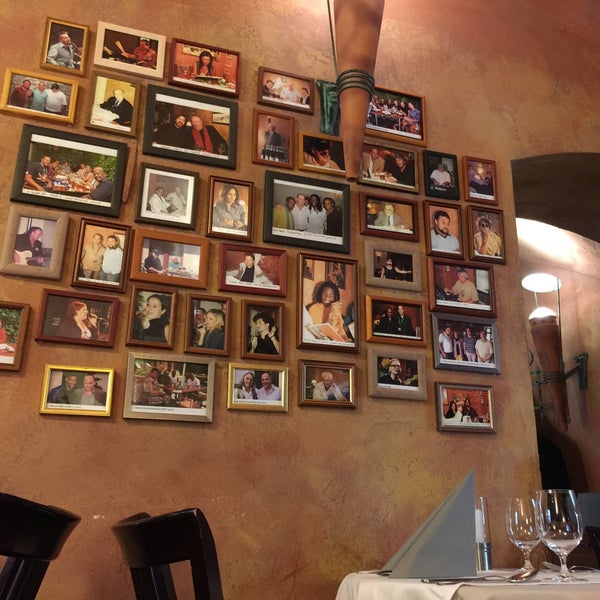 Foto scattata a Oliva Restaurant da Csöri C. il 3/12/2016