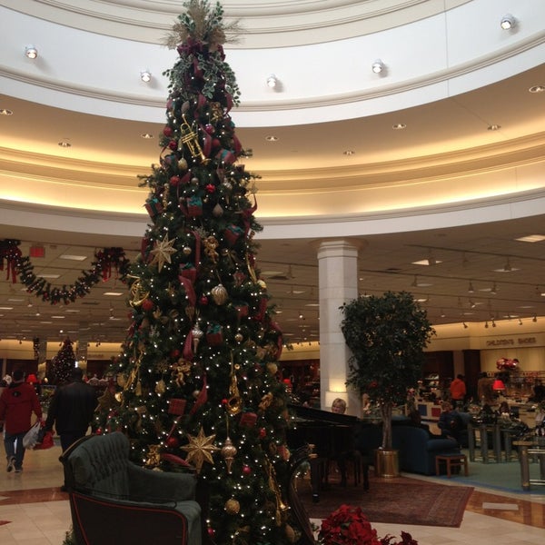 Von Maur - Get into the holiday spirit at Von Maur 🎄 We