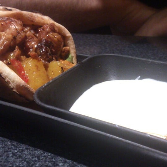 10/13/2013にJoão Luis N.がMamut Kebab &amp; Shawarmaで撮った写真