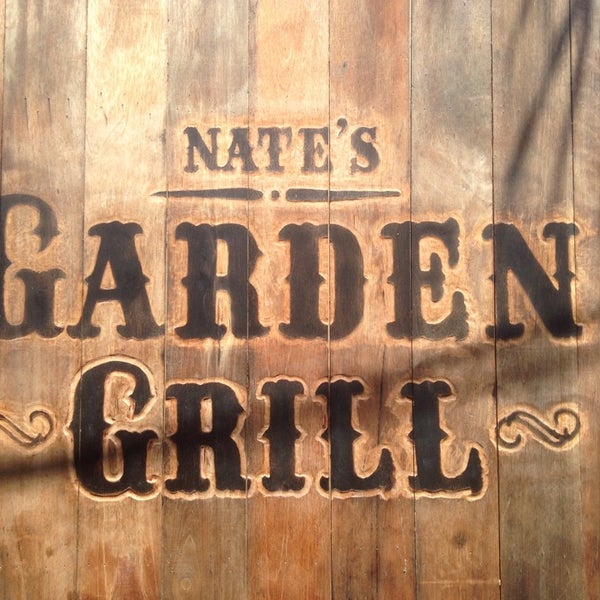 Foto scattata a Nate&#39;s Garden Grill da Theresa O. il 8/24/2013