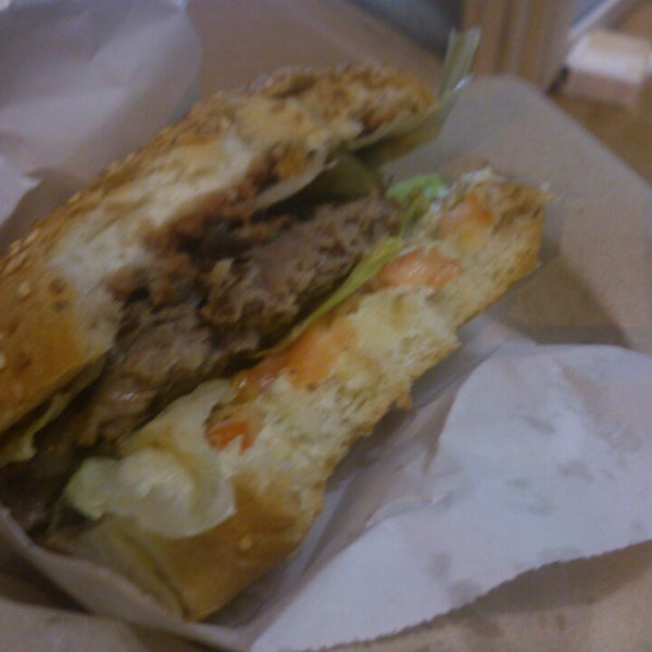 10/17/2013에 🅰️lexey T.님이 Burger Farm에서 찍은 사진