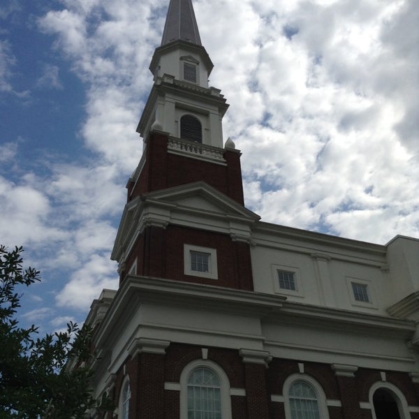 5/17/2014 tarihinde Alan L.ziyaretçi tarafından First Baptist Church'de çekilen fotoğraf
