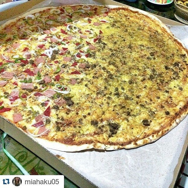 Das Foto wurde bei Calda Pizza von Calda B. am 7/12/2015 aufgenommen