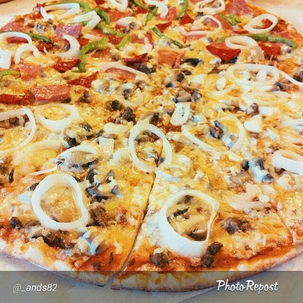 Foto tirada no(a) Calda Pizza por Calda B. em 4/24/2015