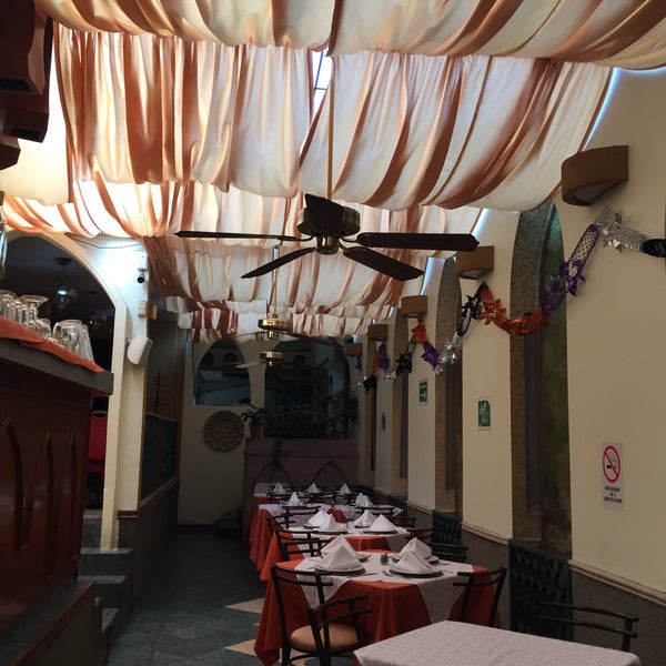 Das Foto wurde bei Restaurant Árabe Miguel von Roberto Z. am 11/1/2016 aufgenommen