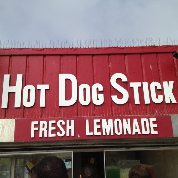 4/28/2013 tarihinde Jason O.ziyaretçi tarafından Hot Dog on a Stick'de çekilen fotoğraf
