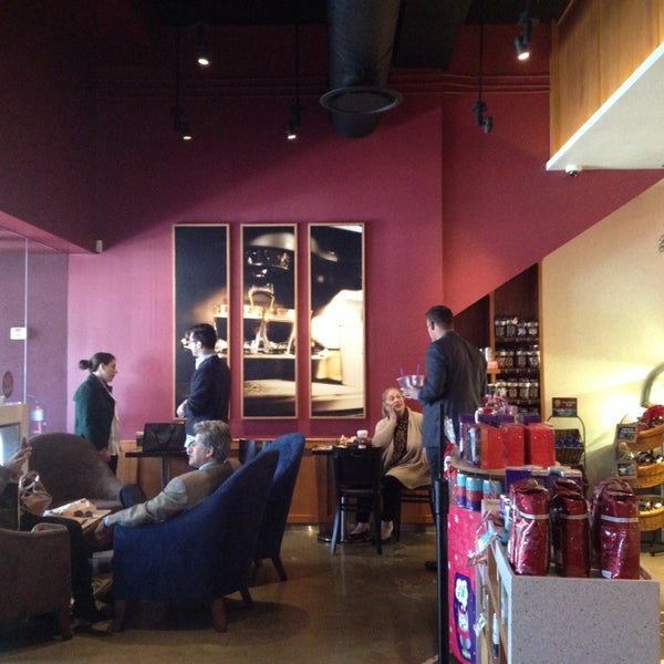 12/4/2013 tarihinde Jason O.ziyaretçi tarafından The Coffee Bean &amp; Tea Leaf'de çekilen fotoğraf