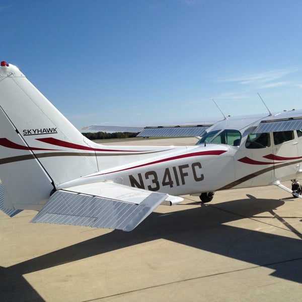 Elkhart Municipal Airport (EKM) 2 tips from 261 visitors