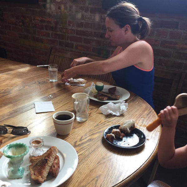 6/5/2016 tarihinde Steve P.ziyaretçi tarafından Five Points Bakery &amp; Toast Cafe'de çekilen fotoğraf