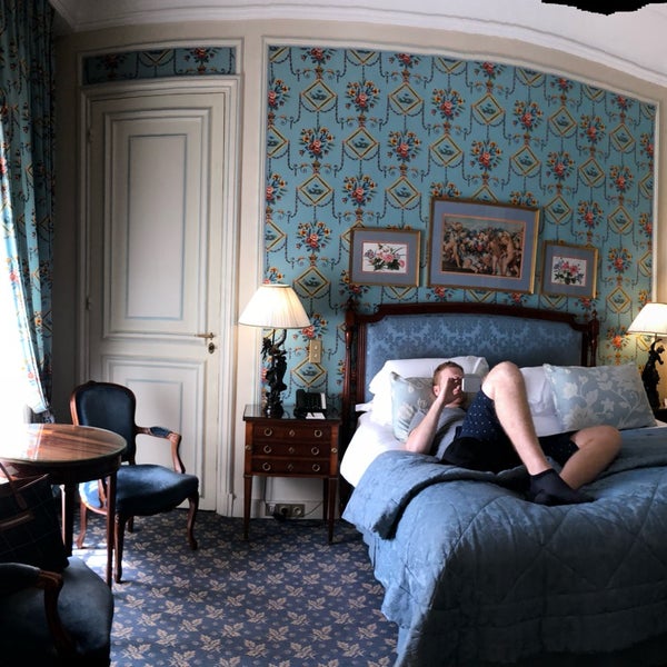 รูปภาพถ่ายที่ Hôtel San Régis โดย Laura P. เมื่อ 5/27/2018