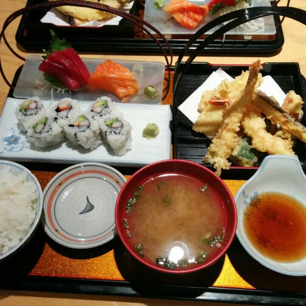 Photo taken at Hatcho Japanese Cuisine by Tomoki N. on 1/19/2014