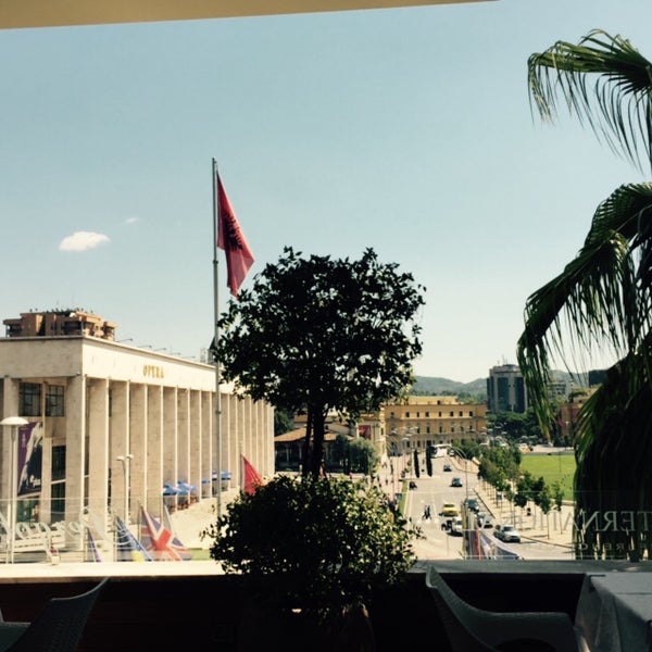 Das Foto wurde bei Tirana International Hotel &amp; Conference Centre von Floriana R. am 8/24/2015 aufgenommen