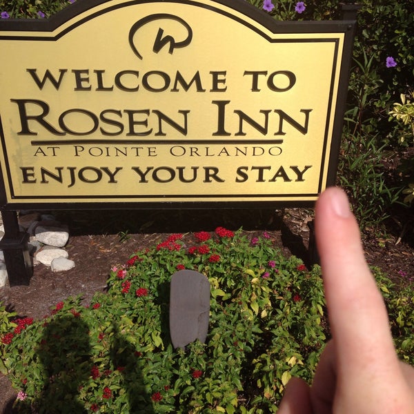 Foto diambil di Rosen Inn at Pointe Orlando oleh Mikey M. pada 7/21/2015