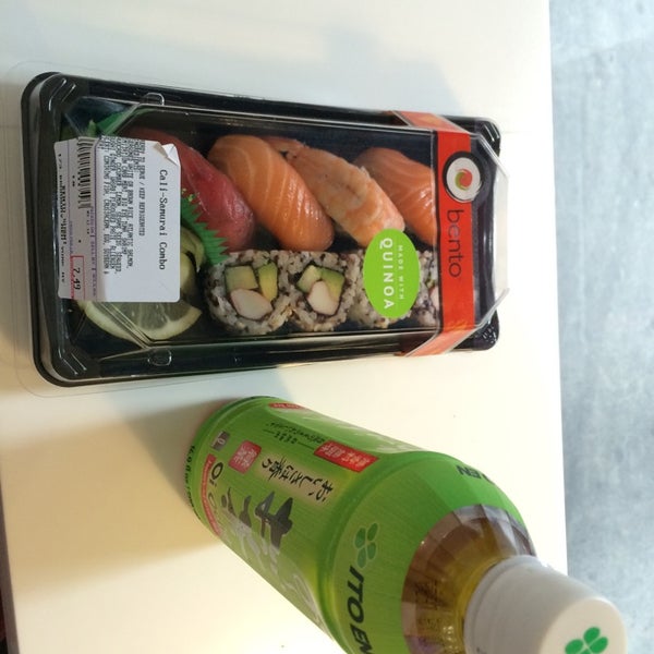 Foto diambil di Bento Sushi oleh Melis B. pada 3/12/2014