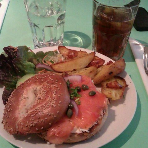 Photo taken at Rachel - Bagels &amp; Burgers by MelBxl on 2/2/2012