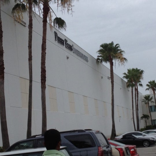 Perry Ellis International HQ PEICorp Oficina en Doral