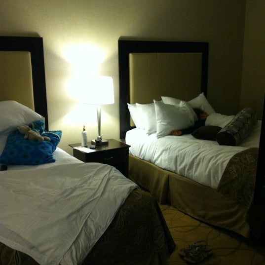 Foto tomada en The Marcum Hotel &amp; Conference Center  por Lynn Marie B. el 6/23/2012