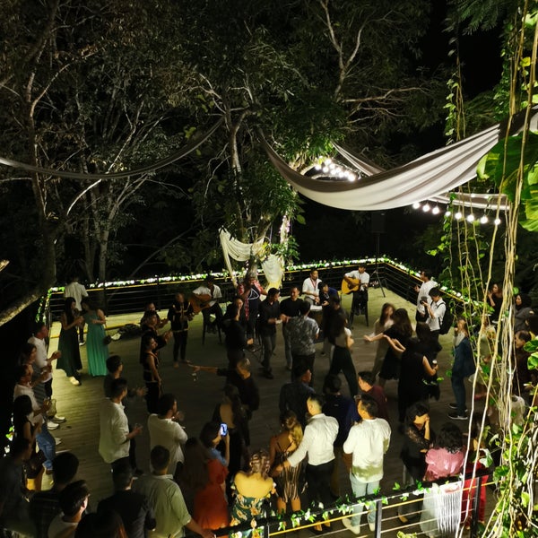 Whitehouse Bed Breakfast In Sin On Tiku