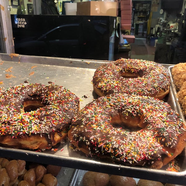 9/11/2022 tarihinde Andre L.ziyaretçi tarafından Bob&#39;s Donuts'de çekilen fotoğraf