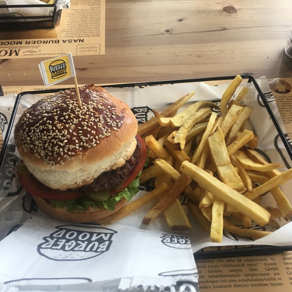 Das Foto wurde bei Burger Mood von ❣️Meltem Halil ❣️ G. am 1/9/2018 aufgenommen