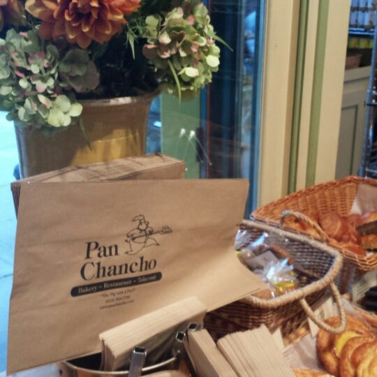 รูปภาพถ่ายที่ Pan Chancho Bakery &amp; Cafe โดย Brian A. เมื่อ 8/16/2014