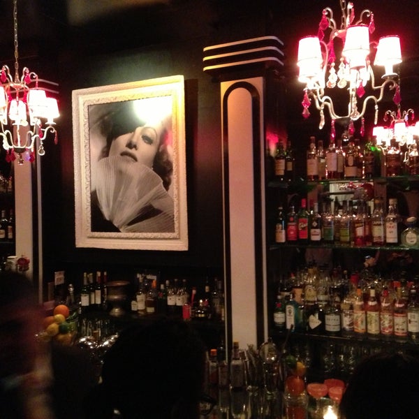 5/16/2013에 Jason W.님이 Ella Lounge에서 찍은 사진