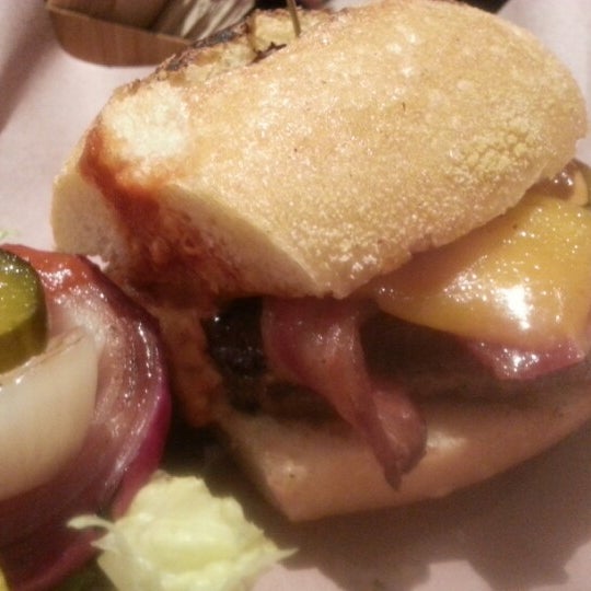Photo taken at High Heat Burgers &amp; Tap by Jason W. on 12/28/2012