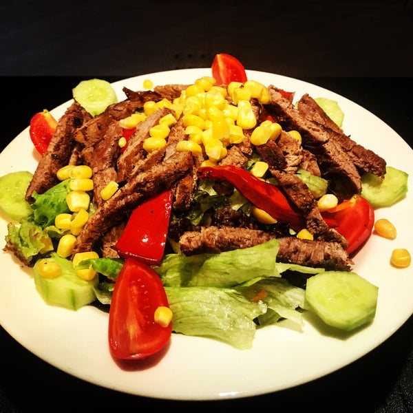 Pazar Günü hafif bir yemek tercih edenlere Bonfile Dilimli Salatamızı tavsiye ederiz. 🥗 #balıkesir #şehirkahvesi #salata #salad #bonfile #meat #beef #food #foodporn #eat #dinnner #lunch #hafif