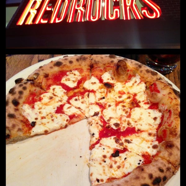 Foto tirada no(a) RedRocks Neapolitan Bistro por Heather em 3/21/2013