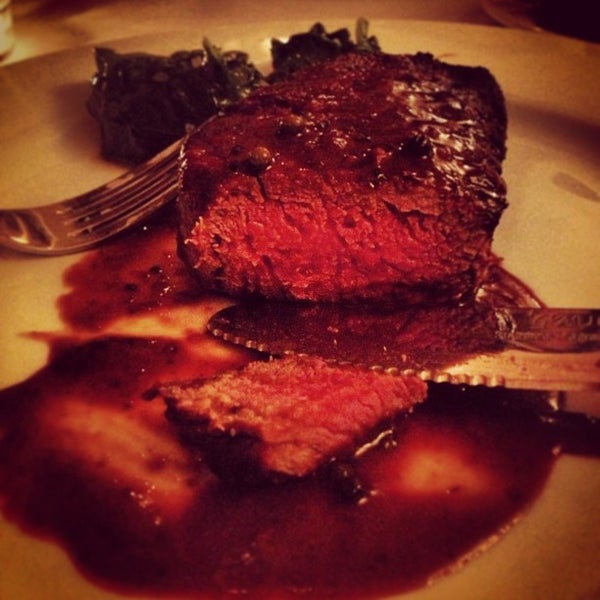 1/1/2013にRon V.がAmber Steakhouseで撮った写真