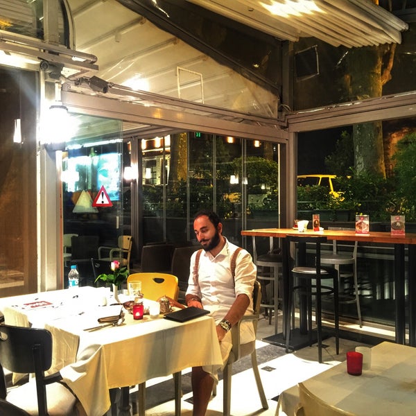 Das Foto wurde bei Loti Cafe &amp; Roof Lounge von uğur ö. am 6/6/2016 aufgenommen