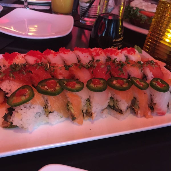 4/4/2015 tarihinde Joe C.ziyaretçi tarafından Seven Steakhouse Sushi Ultralounge &amp;  Skybar'de çekilen fotoğraf