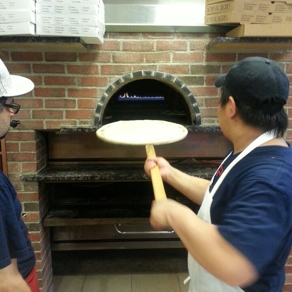 9/2/2013 tarihinde Mr Stone P.ziyaretçi tarafından Nino&#39;s Pizza of New York'de çekilen fotoğraf