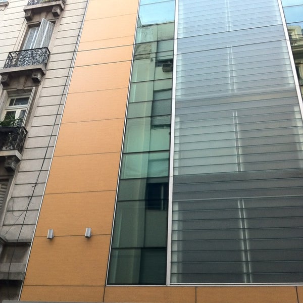 รูปภาพถ่ายที่ Vista Sol Buenos Aires Design Hotel โดย Caio G. เมื่อ 9/2/2013
