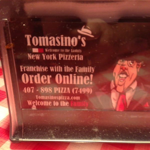 Foto scattata a Tomasino&#39;s Pizza da John S. il 5/29/2013