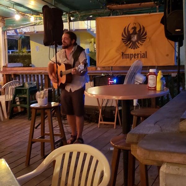Foto tomada en Sharkey&#39;s Pub &amp; Galley Restaurant  por Brent S. el 10/21/2019