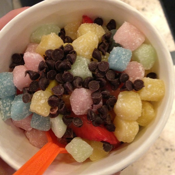 รูปภาพถ่ายที่ My Yo My Frozen Yogurt Shop โดย Emma เมื่อ 3/1/2013
