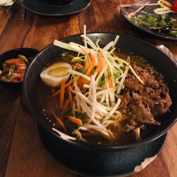 Foto diambil di Seoulkitchen Korean BBQ &amp; Sushi oleh Ana G. pada 5/8/2019
