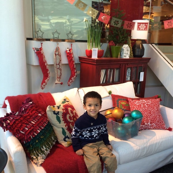 Photo taken at Crate &amp; Barrel by Angelica H. on 12/3/2013