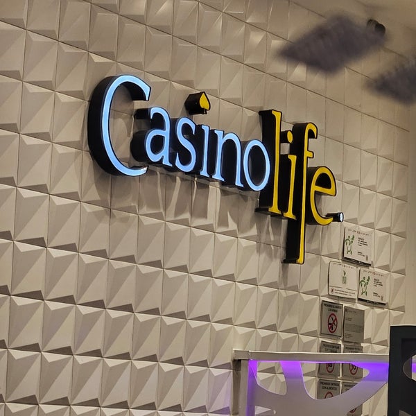 รูปภาพถ่ายที่ Casino Life โดย Carolina C. เมื่อ 1/27/2024