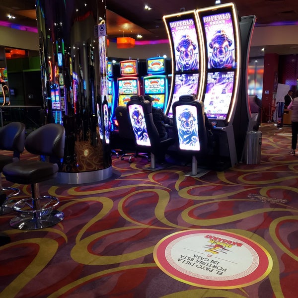 Foto tirada no(a) Casino Life por Carolina C. em 1/10/2019