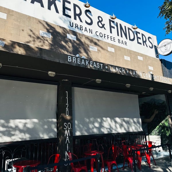 11/13/2022 tarihinde Desiree W.ziyaretçi tarafından Makers &amp; Finders Coffee'de çekilen fotoğraf