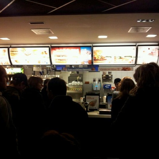 1/27/2012 tarihinde Ronald V.ziyaretçi tarafından McDonald&#39;s'de çekilen fotoğraf