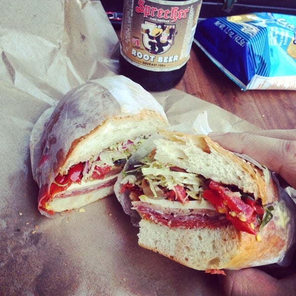 6/7/2014 tarihinde Steve F.ziyaretçi tarafından Meat Hook Sandwich'de çekilen fotoğraf
