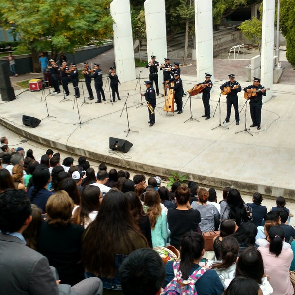 Photo taken at Universidad De La Salle Bajío by Ricardito G. on 9/23/2016